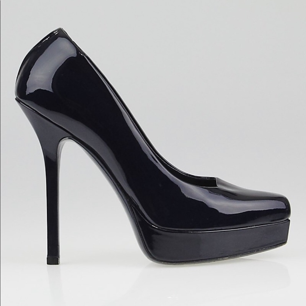 Gucci Navy Blue Patent Leather pumps